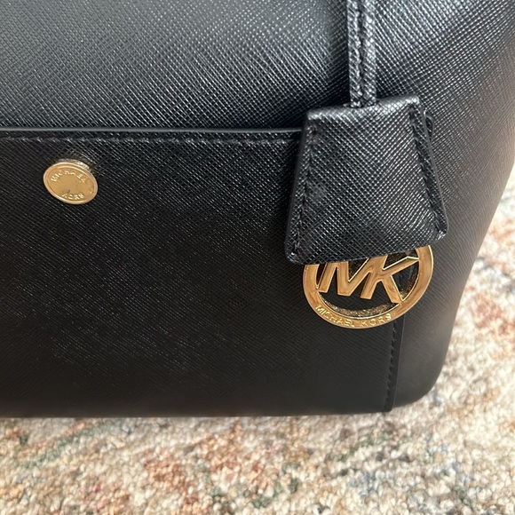 Michael Kors Bag Beautiful condition 🖤⭐️ - Picture 4 of 5
